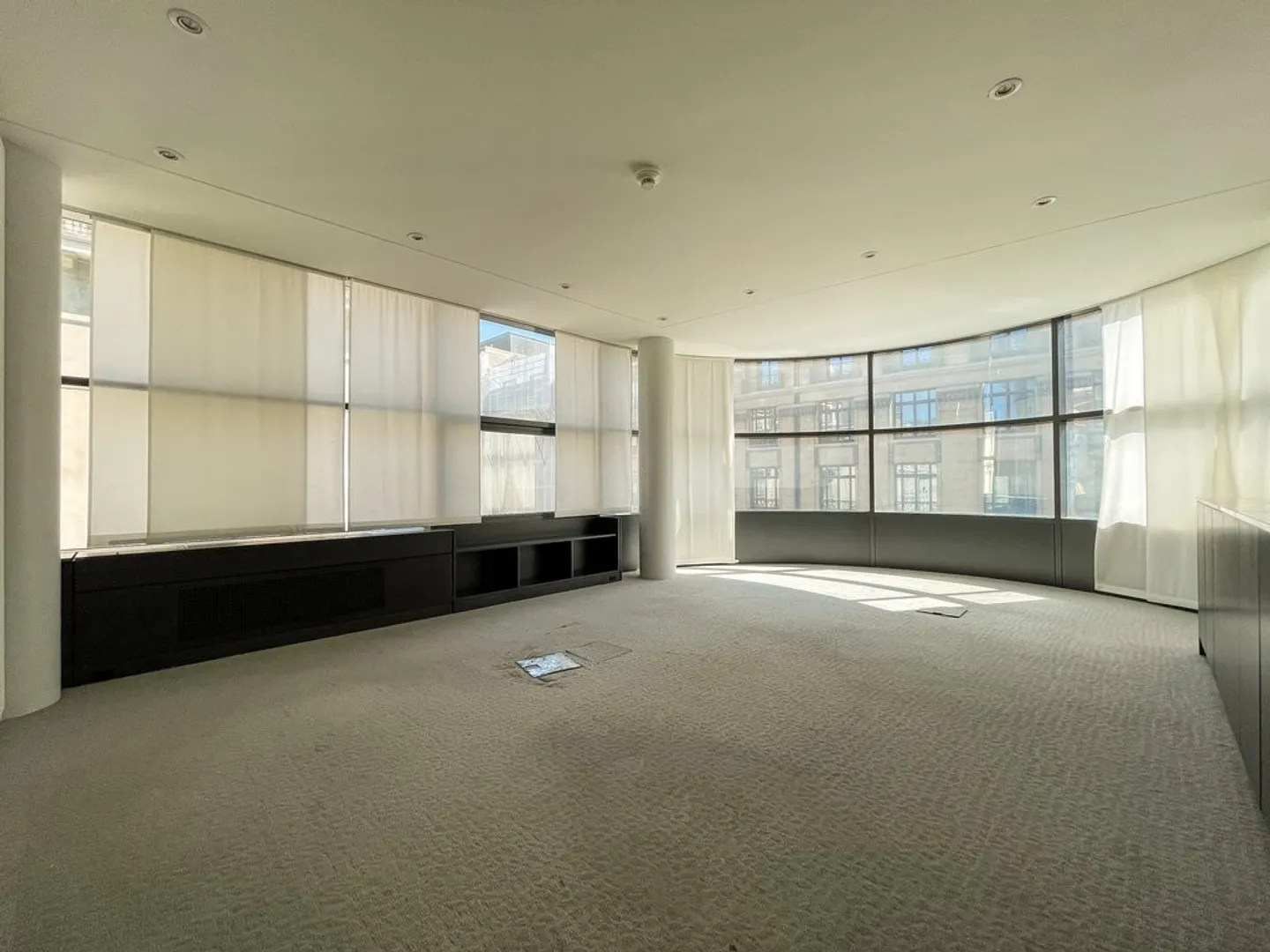 Helles Büro nur wenige Schritte vom See und der Rue du Rhône entfernt - Foto 6 von 8