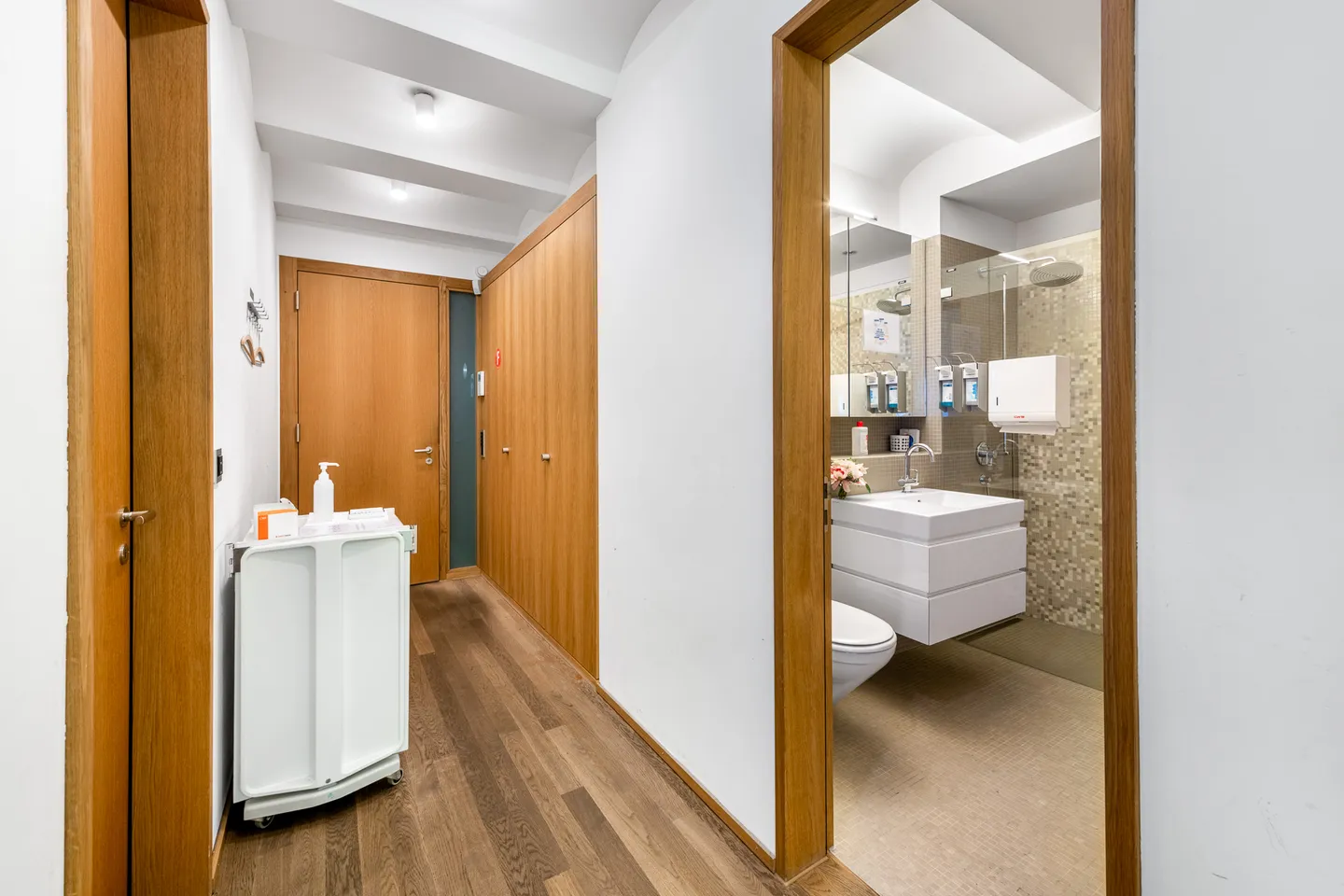 Your new commercial rental space in the beautiful old town of Baden - Photo 11 of 12