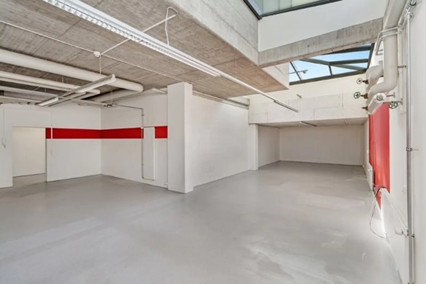 Storage rooms between 40-208 m² in the 1st basement - Photo 8 of 11