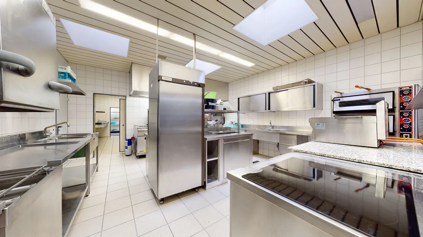 Qui troverai un ristorante con una posizione ideale e un cortile. - Foto 10 di 13