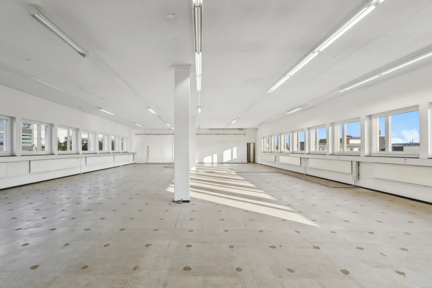 Espace Commercial Spacieux - Photo 3 sur 9