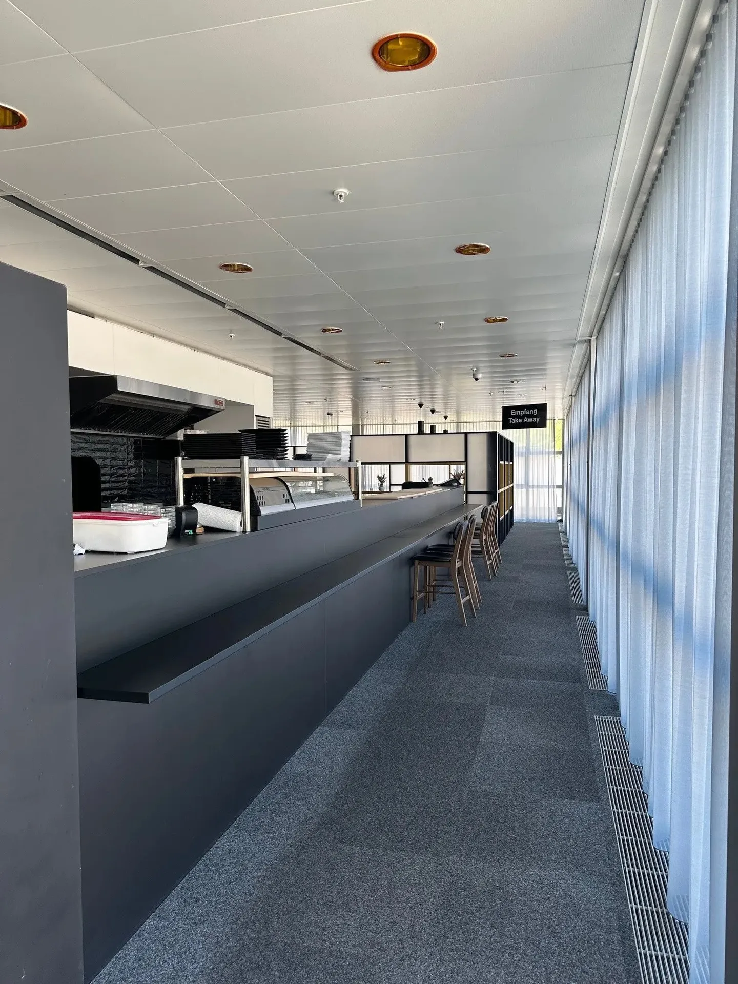 Espace commercial polyvalent à Thalwil - Photo 2 sur 10