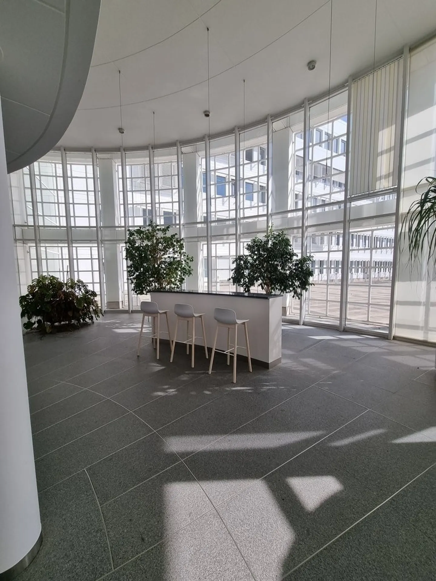 Gewerbeflächen im Herzen eines sich entwickelnden Viertels - Foto 4 von 5