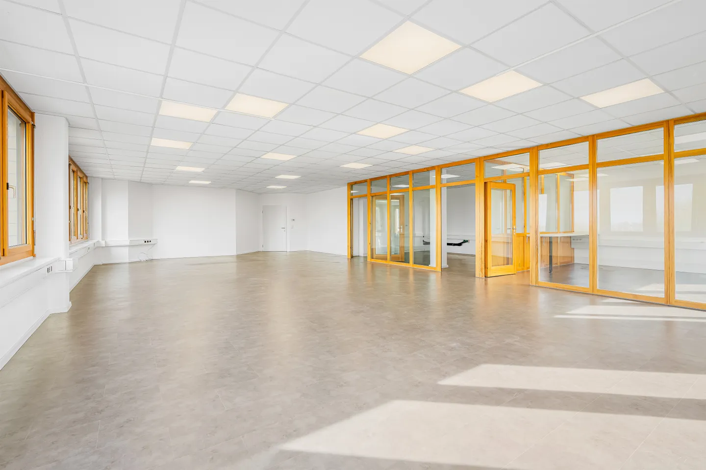 Helle Bürofläche zu vermieten - Foto 2 von 11