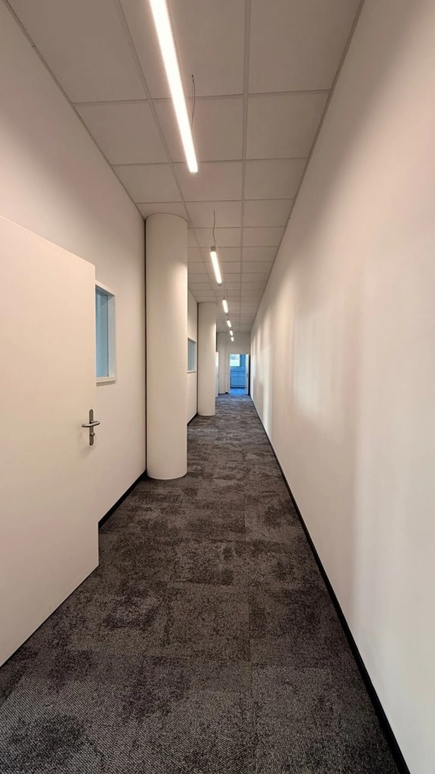 Bureaux modernes aménagés - Photo 5 sur 6