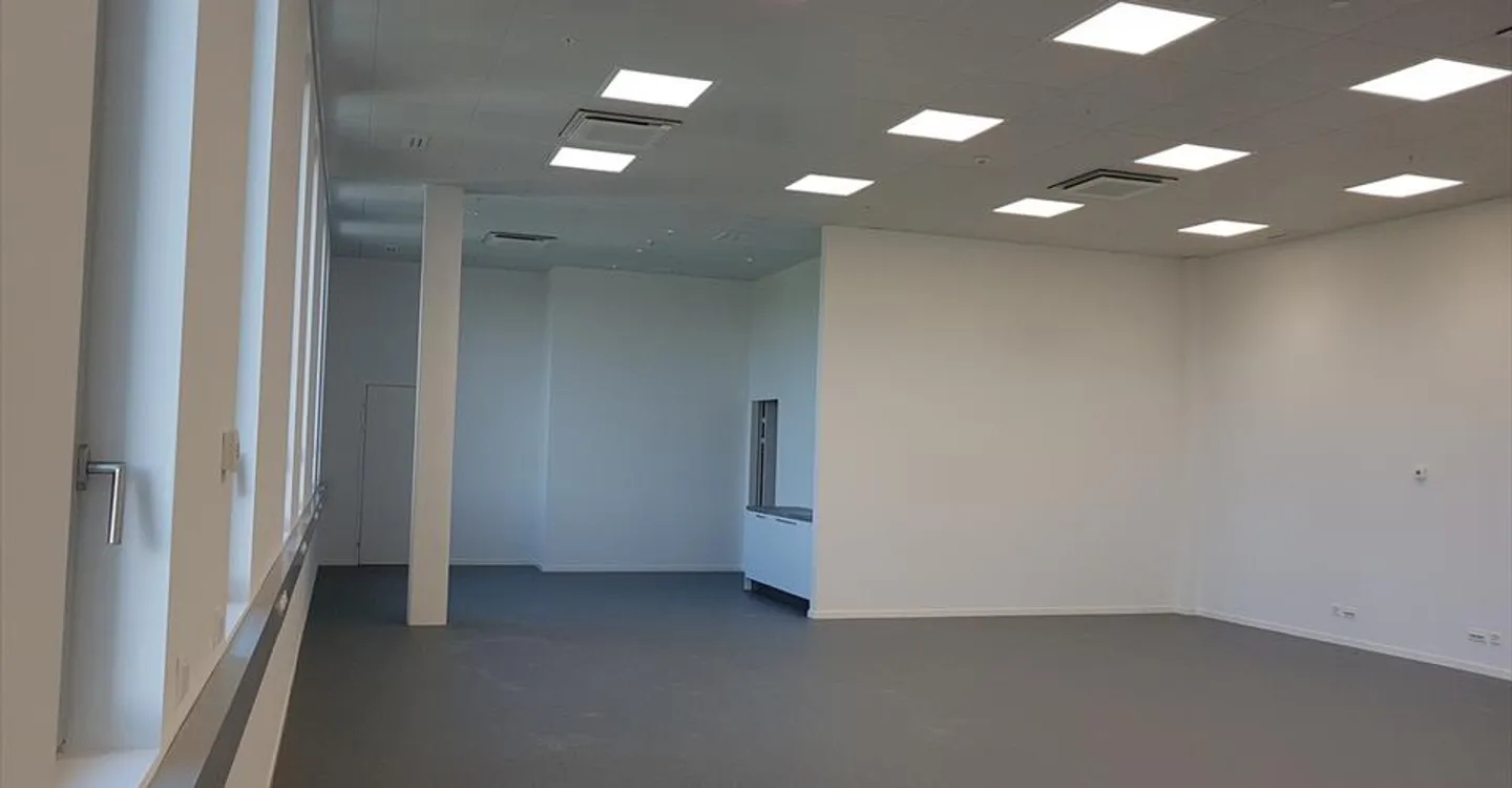 Office - Photo 2 of 6