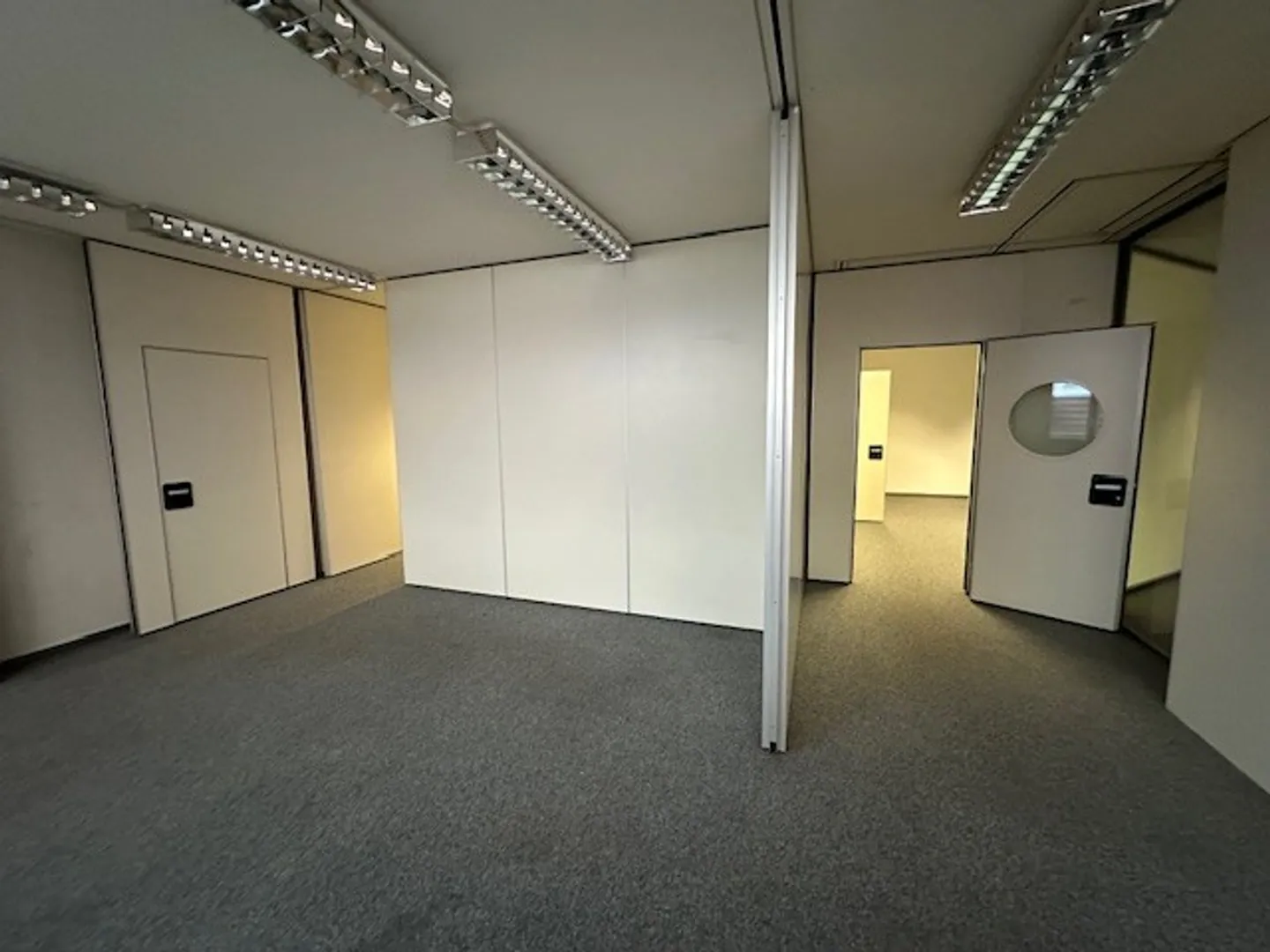Espace Commercial Contemporain - Photo 4 sur 8