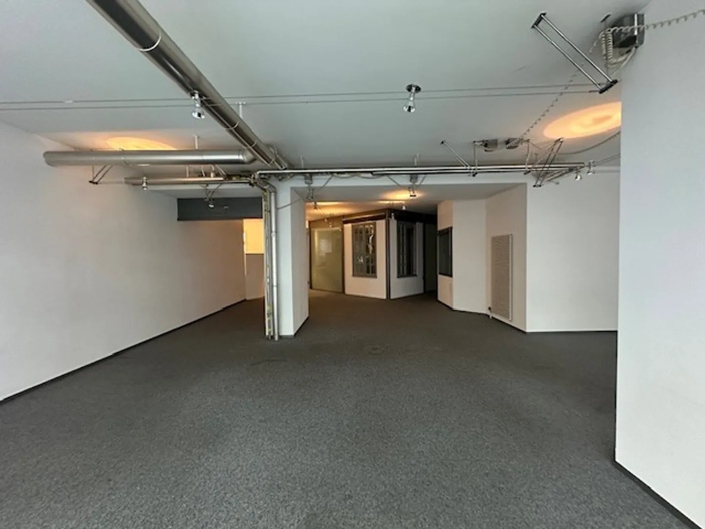 Espace Commercial Contemporain - Photo 3 sur 8