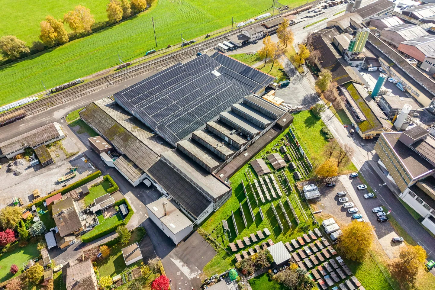Spazio di stoccaggio attraente e molto conveniente di 6.000 m² con 1.000 m² di area di consegna coperta sull'autostrada - Foto 2 di 10
