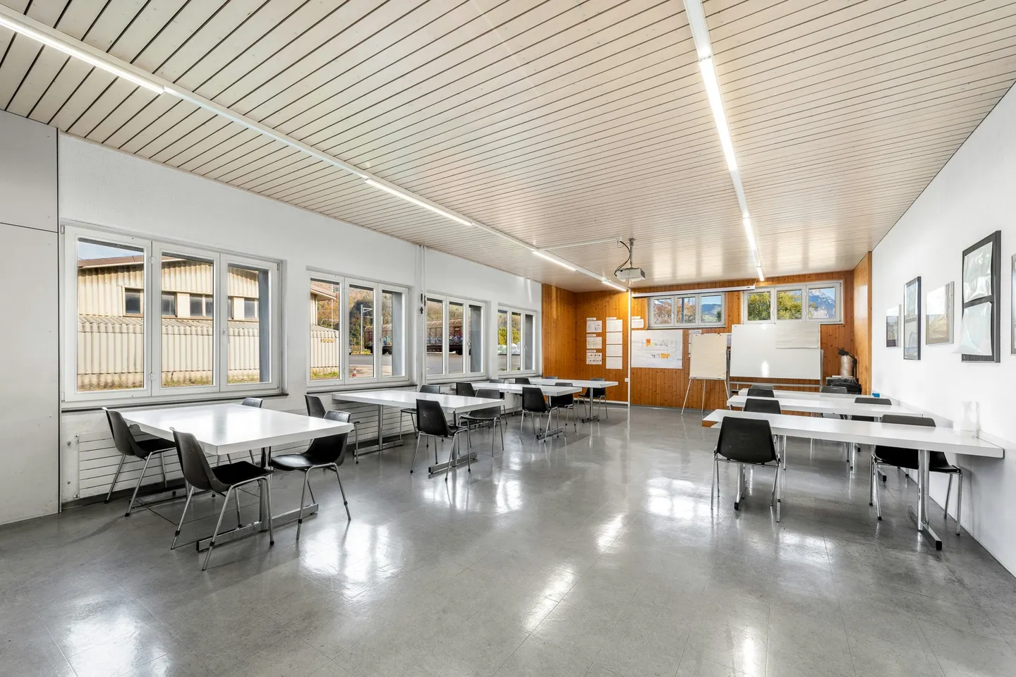 Spazio di stoccaggio attraente e molto conveniente di 6.000 m² con 1.000 m² di area di consegna coperta sull'autostrada - Foto 8 di 10
