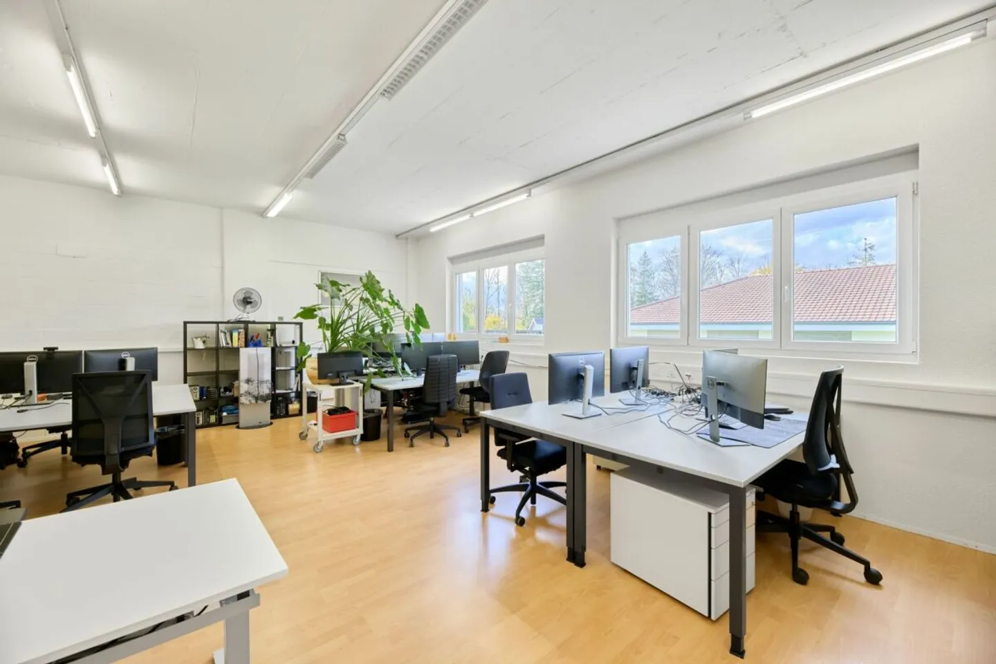 Commercial property with versatile usage options in Oftringen! - Photo 11 of 13