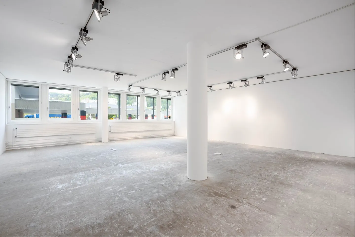 Office/Commercial or Practice Location in a Well-Maintained Property in the Heart of Spreitenbach - Photo 1 of 4