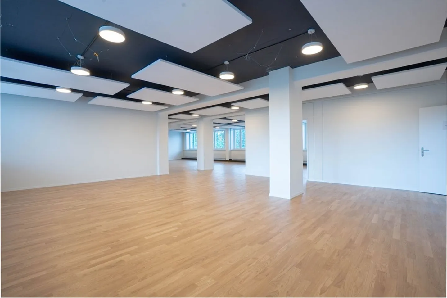 Espace de bureau / commercial dans une zone commerciale et industrielle très fréquentée à Dietlikon - Photo 8 sur 9