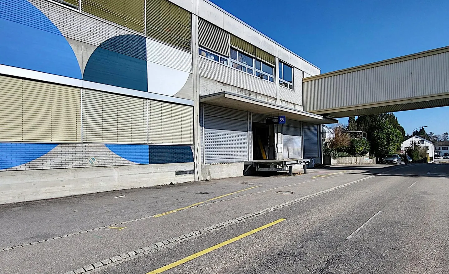 Warehouse on the ground floor - good 4.6 m ceiling height and 1,000 kg floor load - 1,441 m2 in Hombrechtikon - Photo 7 of 8
