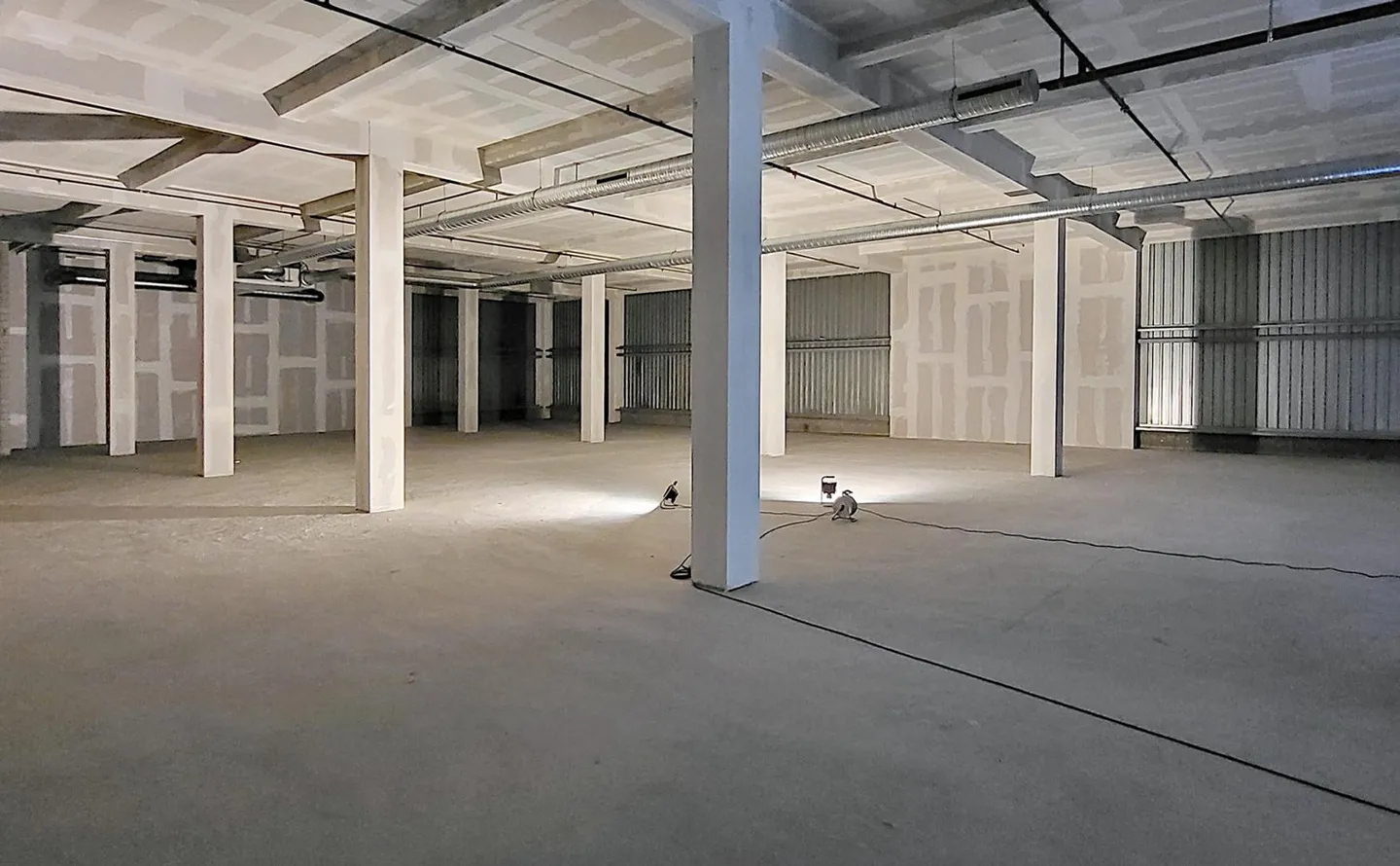 Rare ground floor commercial space for rent in Neuenhof! - Photo 2 of 8