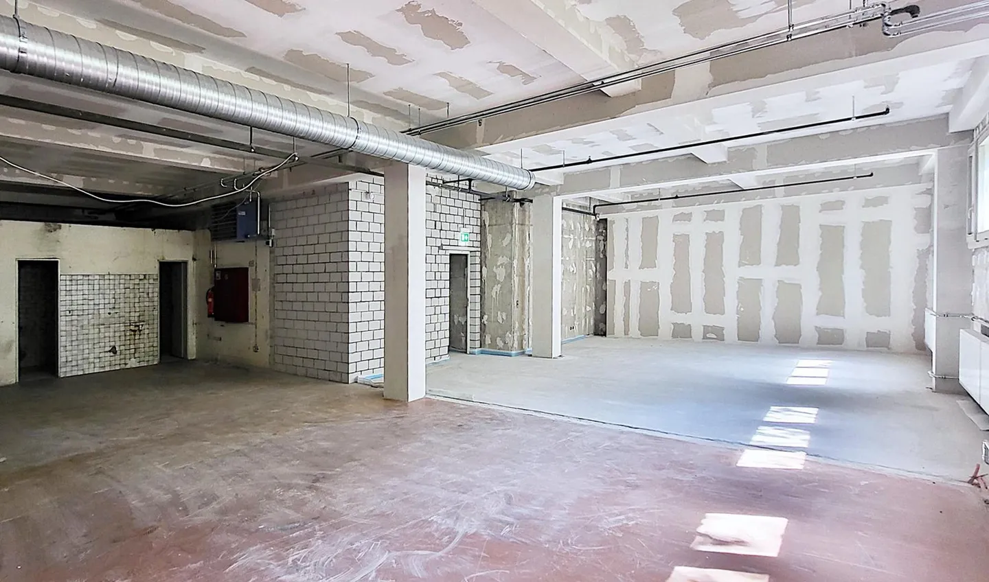 Commercial space on the upper floor with ground floor character! - Photo 2 of 7