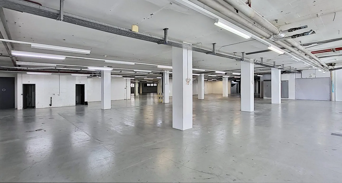 Maintenant aussi des surfaces partielles à partir d'environ 600 m2 - Espaces de stockage à Egg près de Zurich ! - Photo 2 sur 7