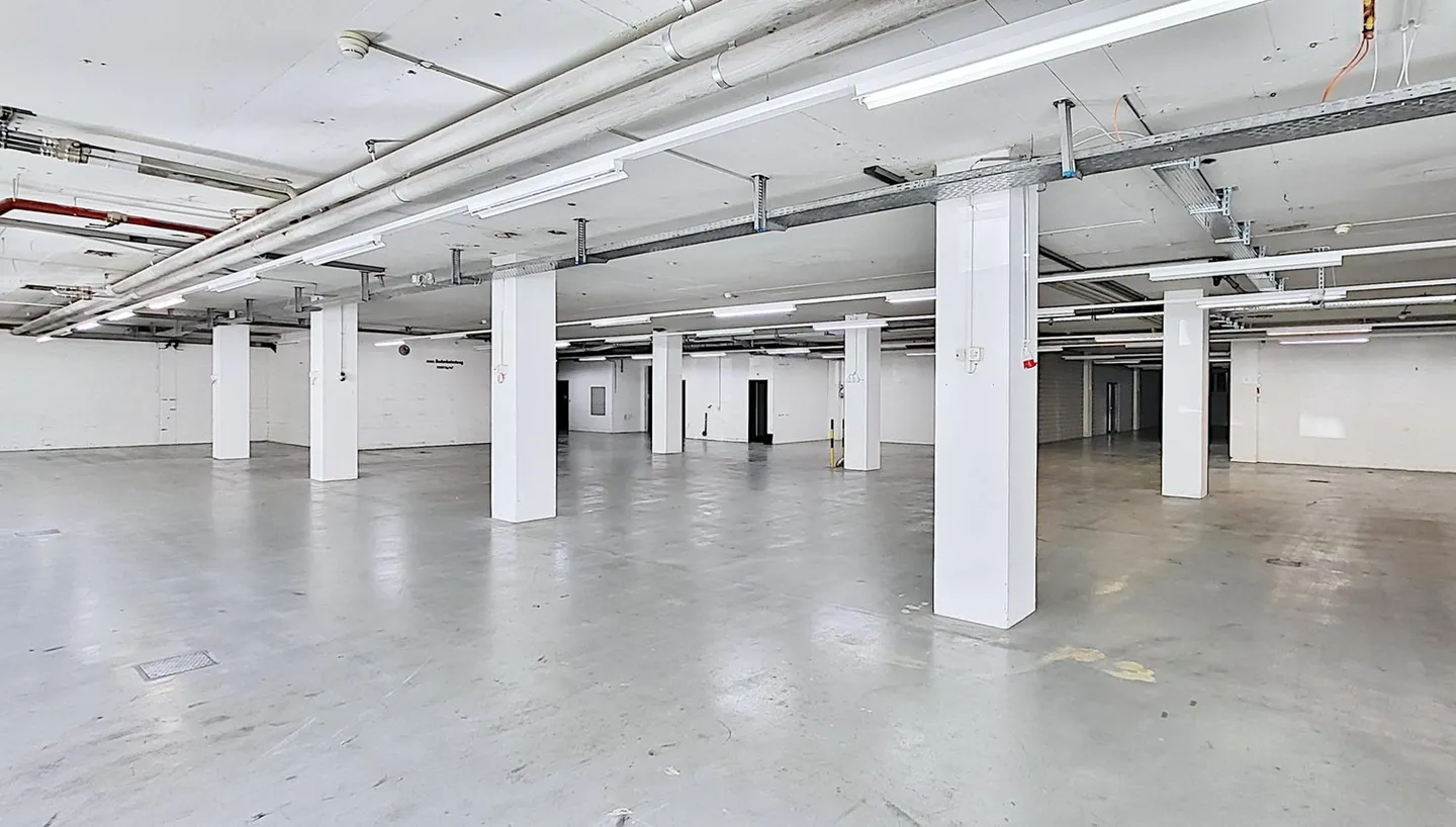 Maintenant aussi des surfaces partielles à partir d'environ 600 m2 - Espaces de stockage à Egg près de Zurich ! - Photo 3 sur 7