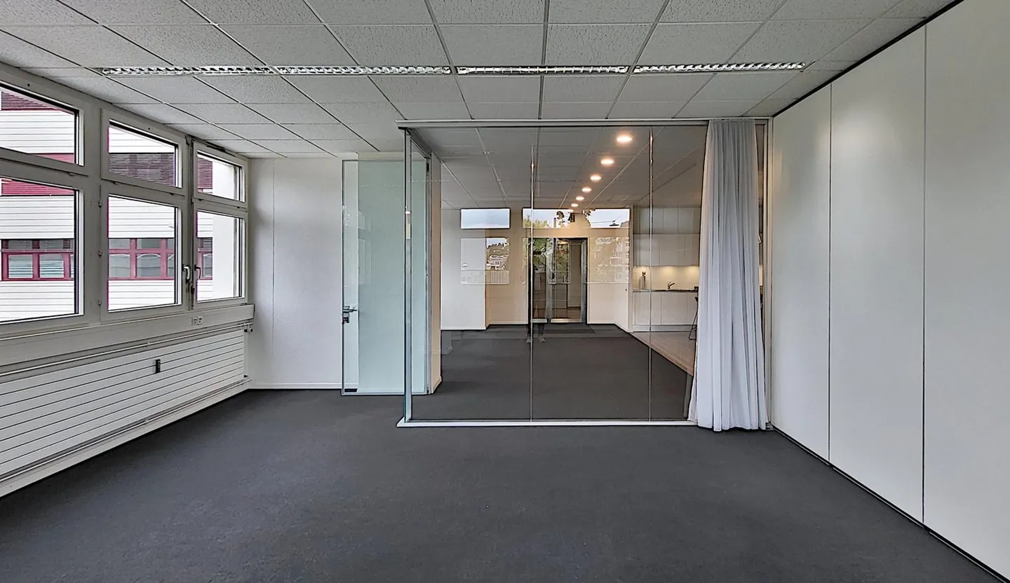 Espaces commerciaux/bureaux passionnants et climatisés à Urdorf ! - Photo 7 sur 13