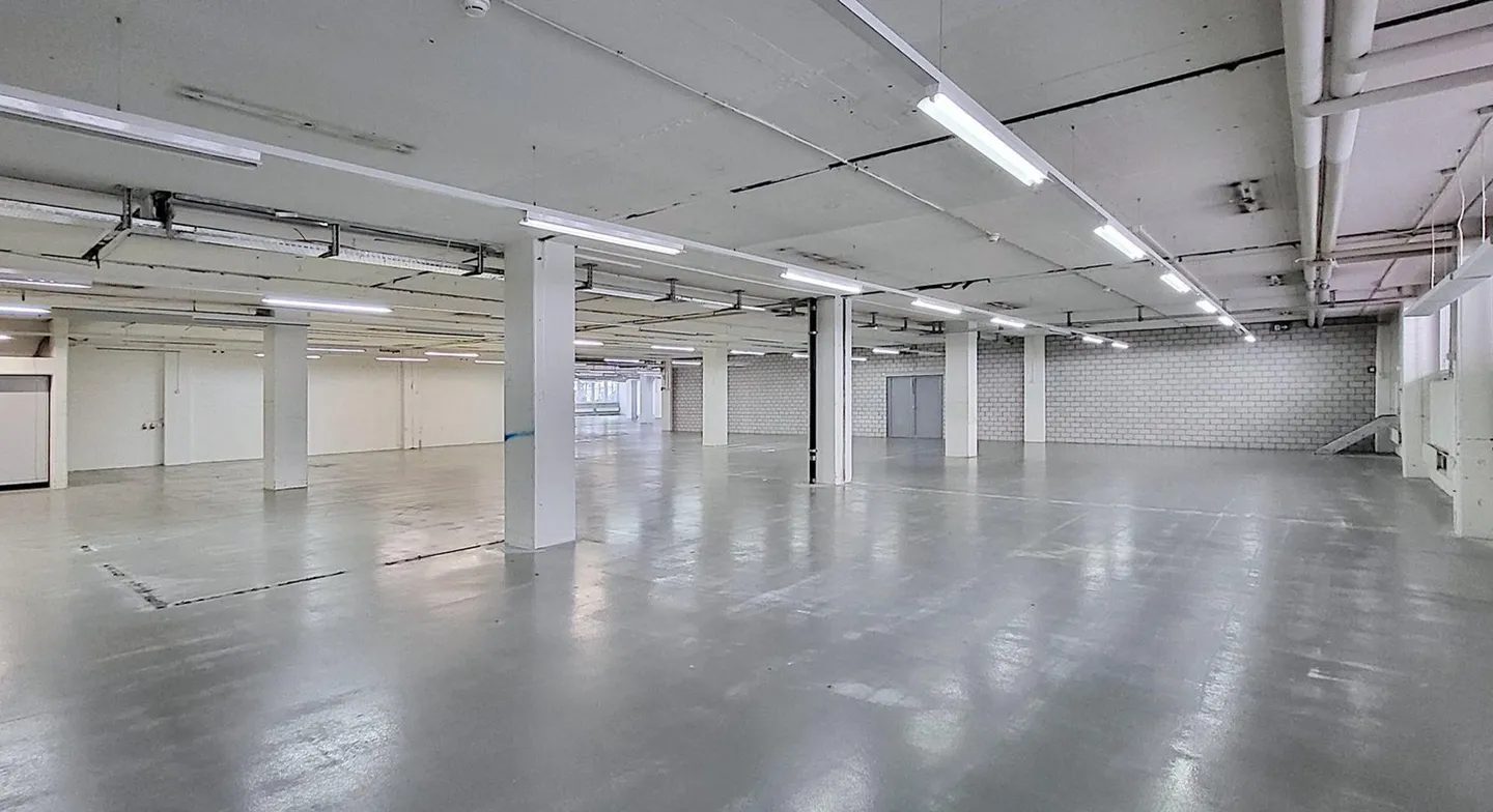 Maintenant aussi des surfaces partielles à partir d'environ 600 m2 - Espaces commerciaux/Production à Egg près de Zurich ! - Photo 1 sur 7
