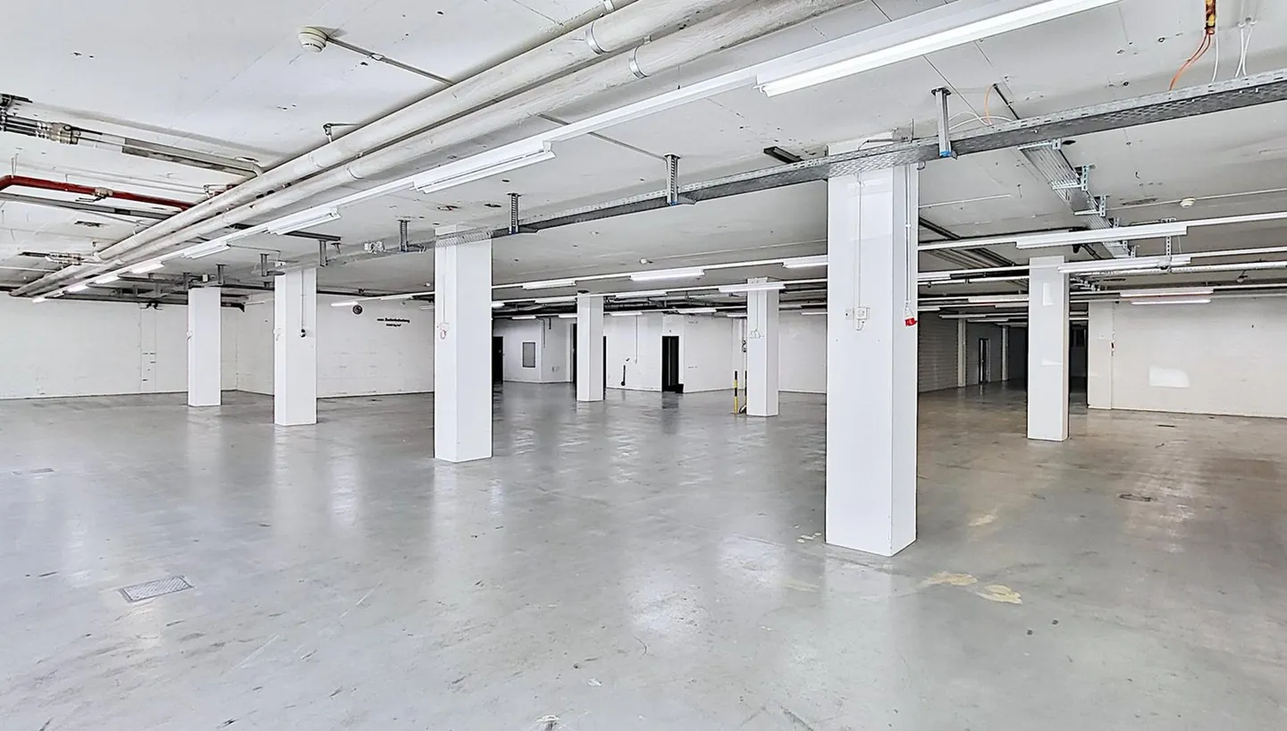 Maintenant aussi des surfaces partielles à partir d'environ 600 m2 - Espaces commerciaux/Production à Egg près de Zurich ! - Photo 3 sur 7