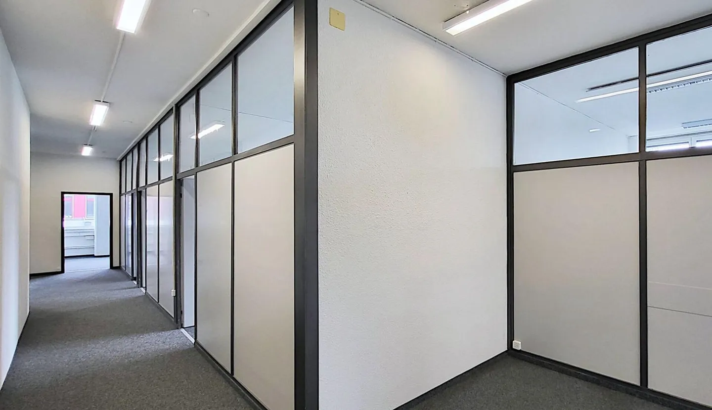 64 m² d'espace de bureau à Regensdorf! - Photo 1 sur 7