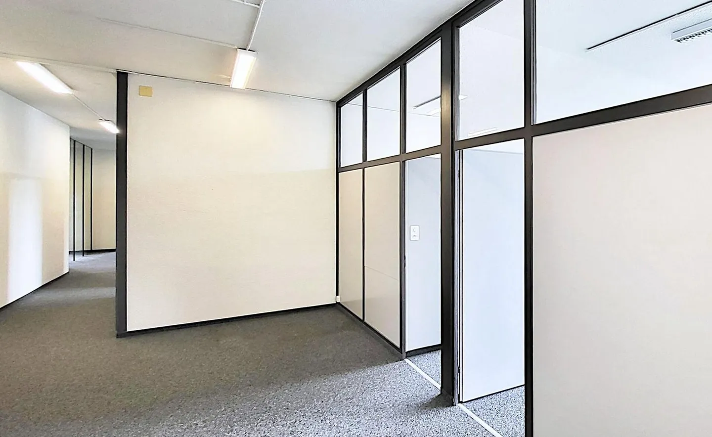 78 m² avec 3 bureaux séparés à Regensdorf ! - Photo 2 sur 7