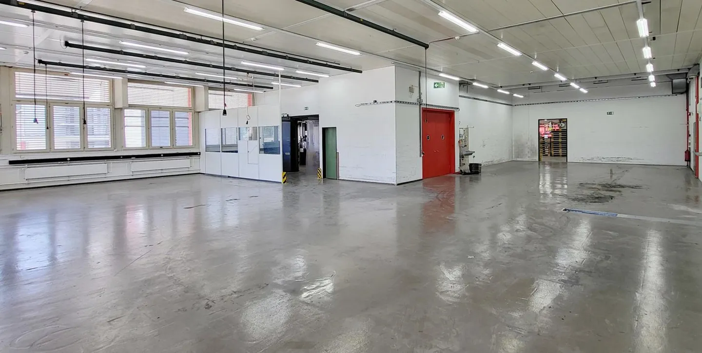 Votre nouveau site de production à Zofingen - environ 2 000 m2 de production avec stockage ! - Photo 6 sur 13