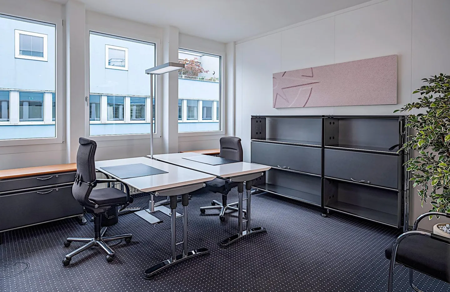 Attractive and bright office spaces in a prime location by the lake and train station - Photo 3 of 7