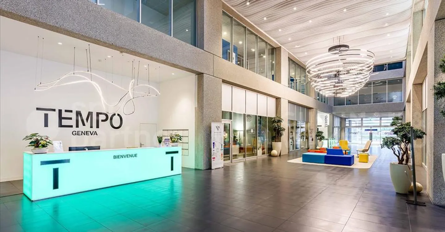 TEMPO - Surfaces high-tech dans bâtiment contemporain certifié BREEAM et MINERGIE - Photo 1 sur 6