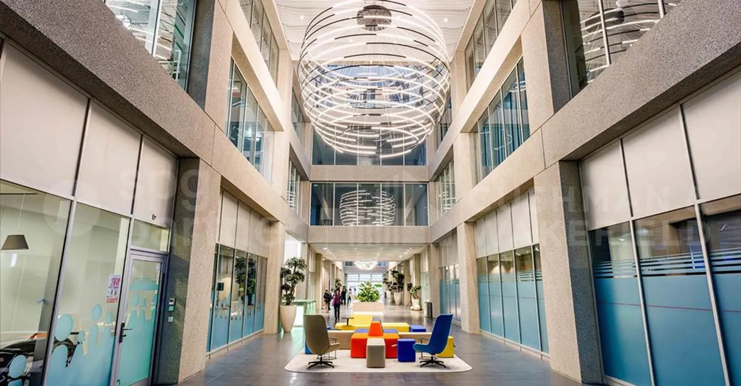 TEMPO - Surfaces high-tech dans bâtiment contemporain certifié BREEAM et MINERGIE - Photo 5 sur 6