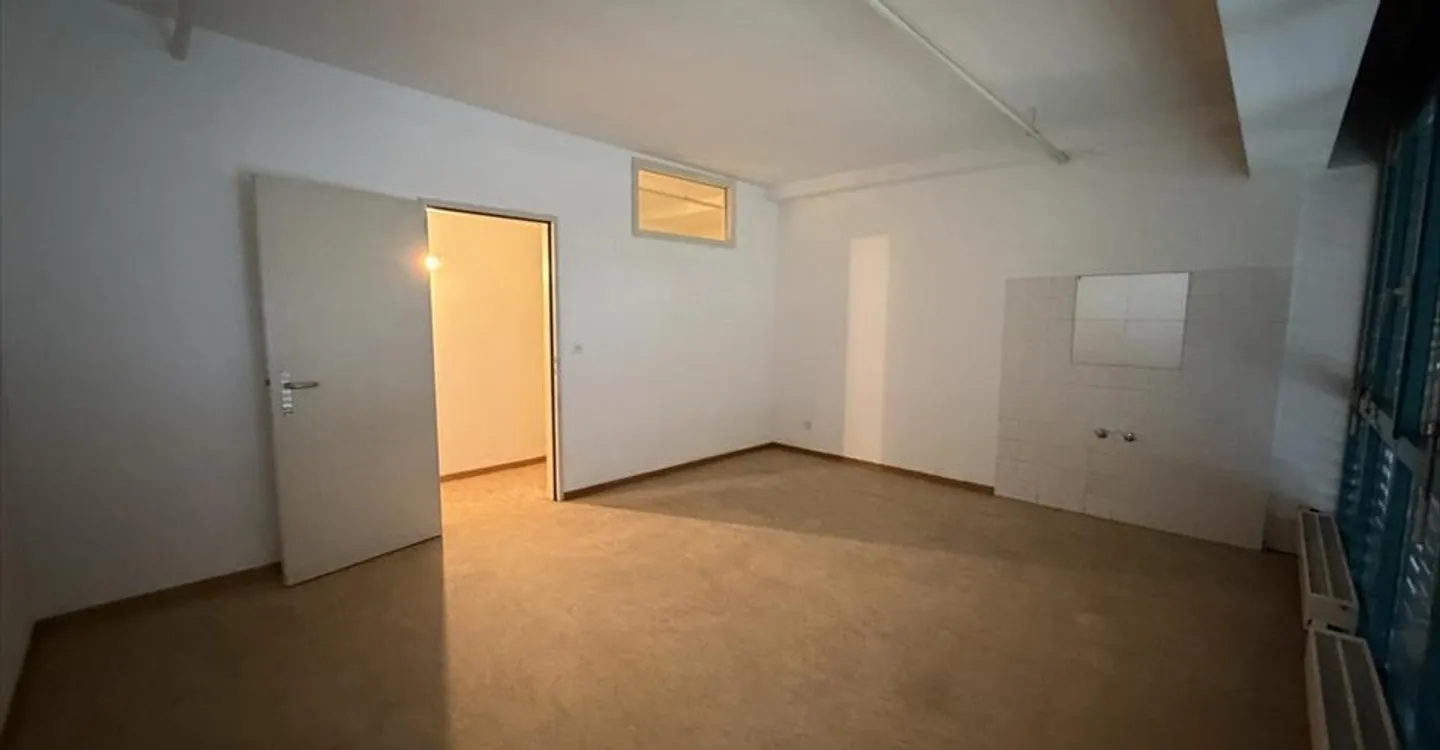 Bureau Spacieux Près de la Gare - Photo 3 sur 8