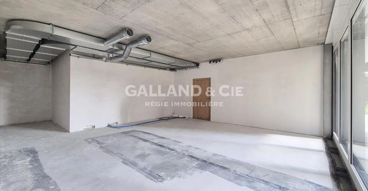 Commerce - Photo 1 of 7