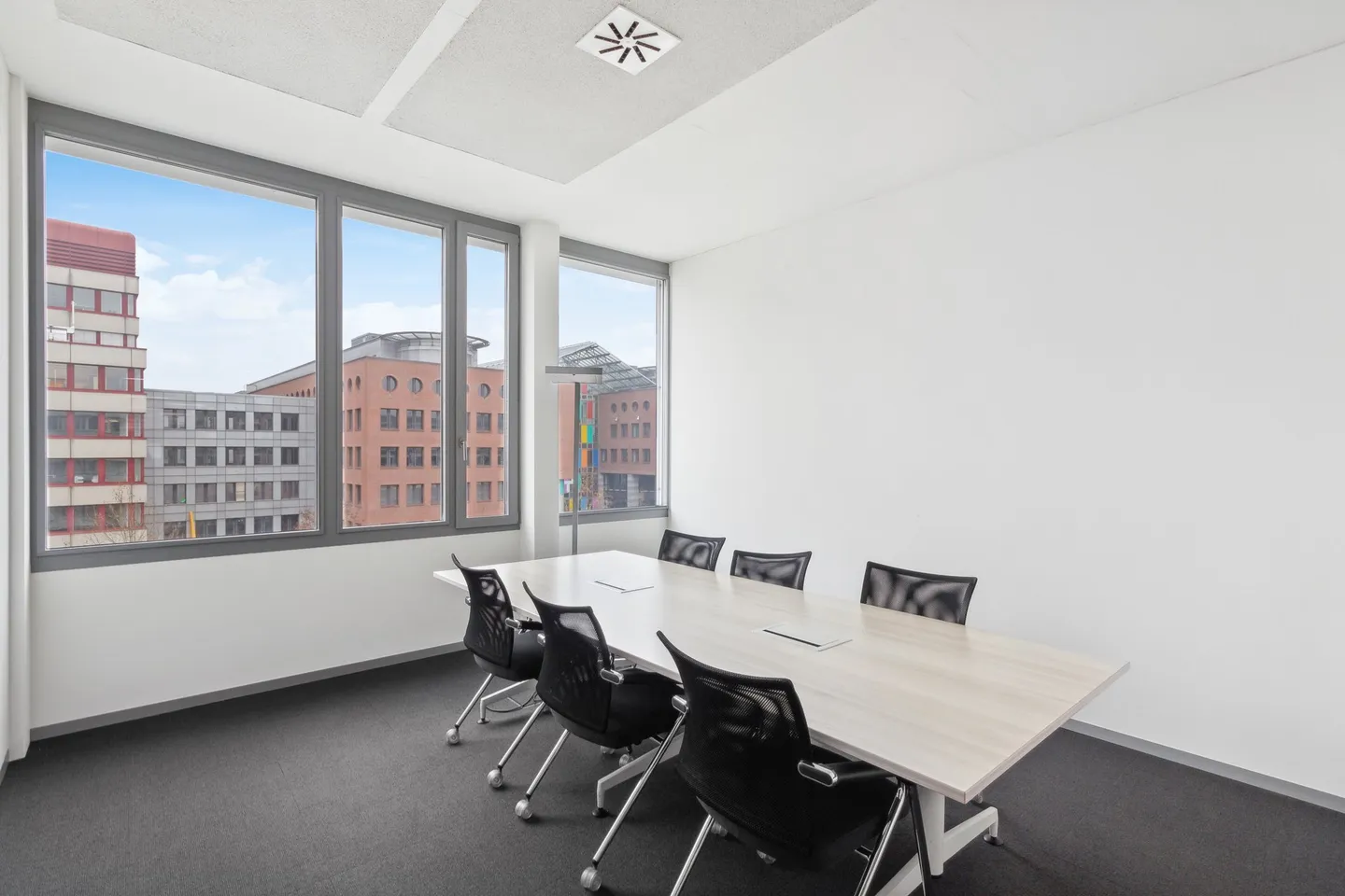 Expanded Office in Trendy Glattpark - Photo 4 of 12