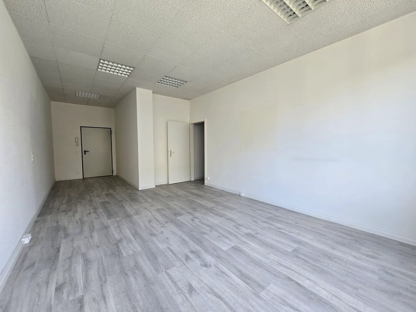 Commercial space/office 52 m² for rent - 2nd floor - Photo 8 of 8