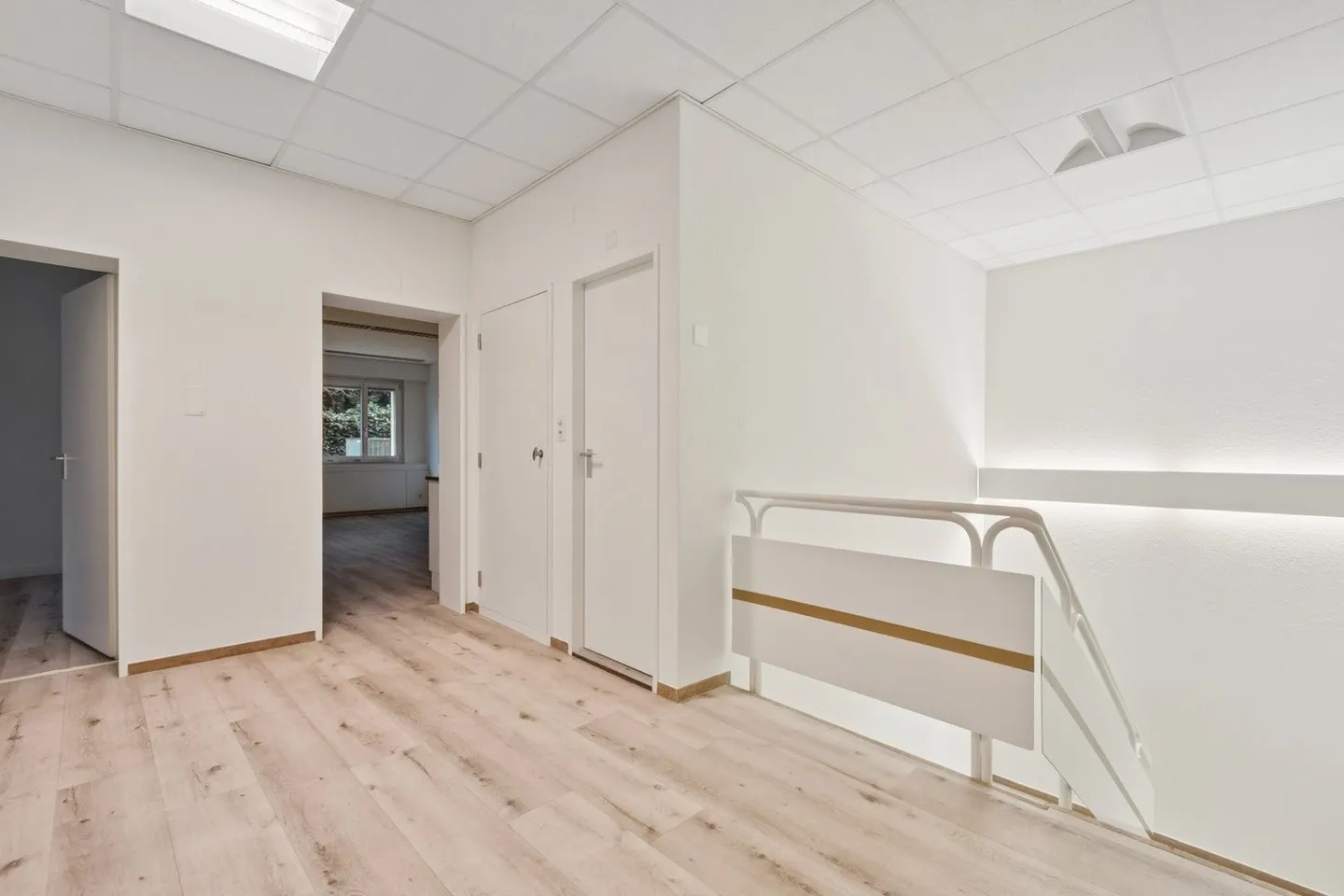 Interesting office on 2 levels (former bank branch) - Photo 2 of 13