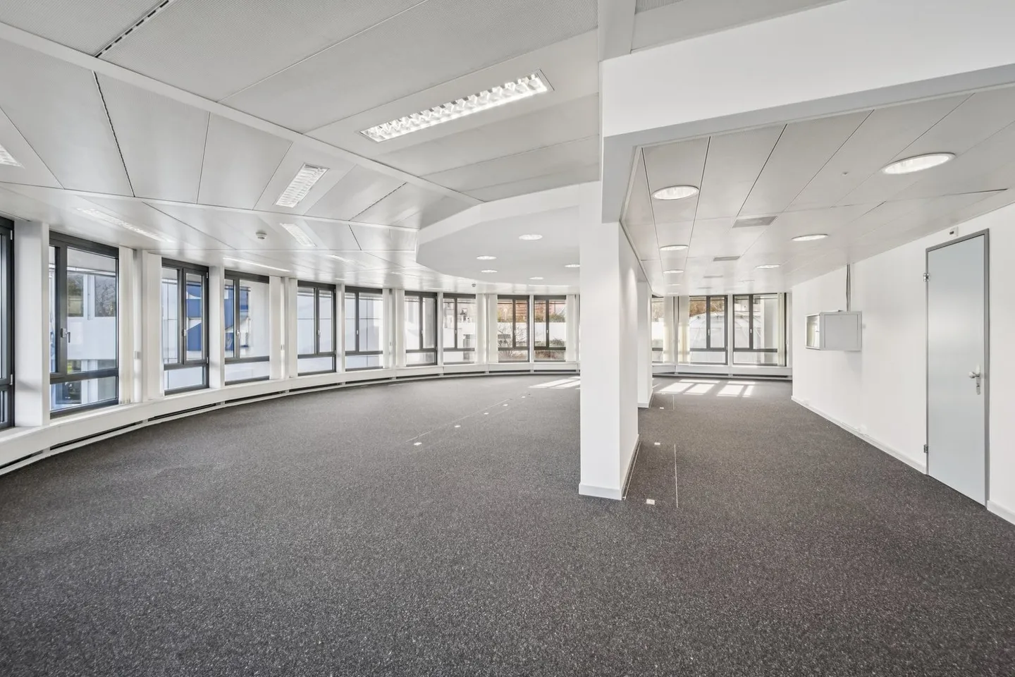 Central. Spacious. Inspiring - Offices in close proximity to the train station - Photo 4 of 13