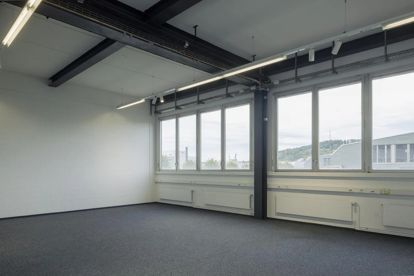 Attractive industrial space with goods lift - Photo 4 of 7