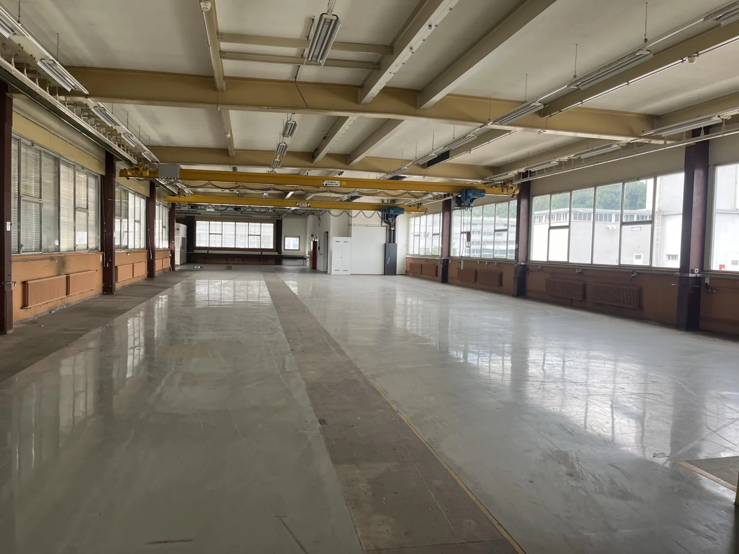 Top industrial space with two freight elevators ideal for logistics & production - Photo 2 of 11