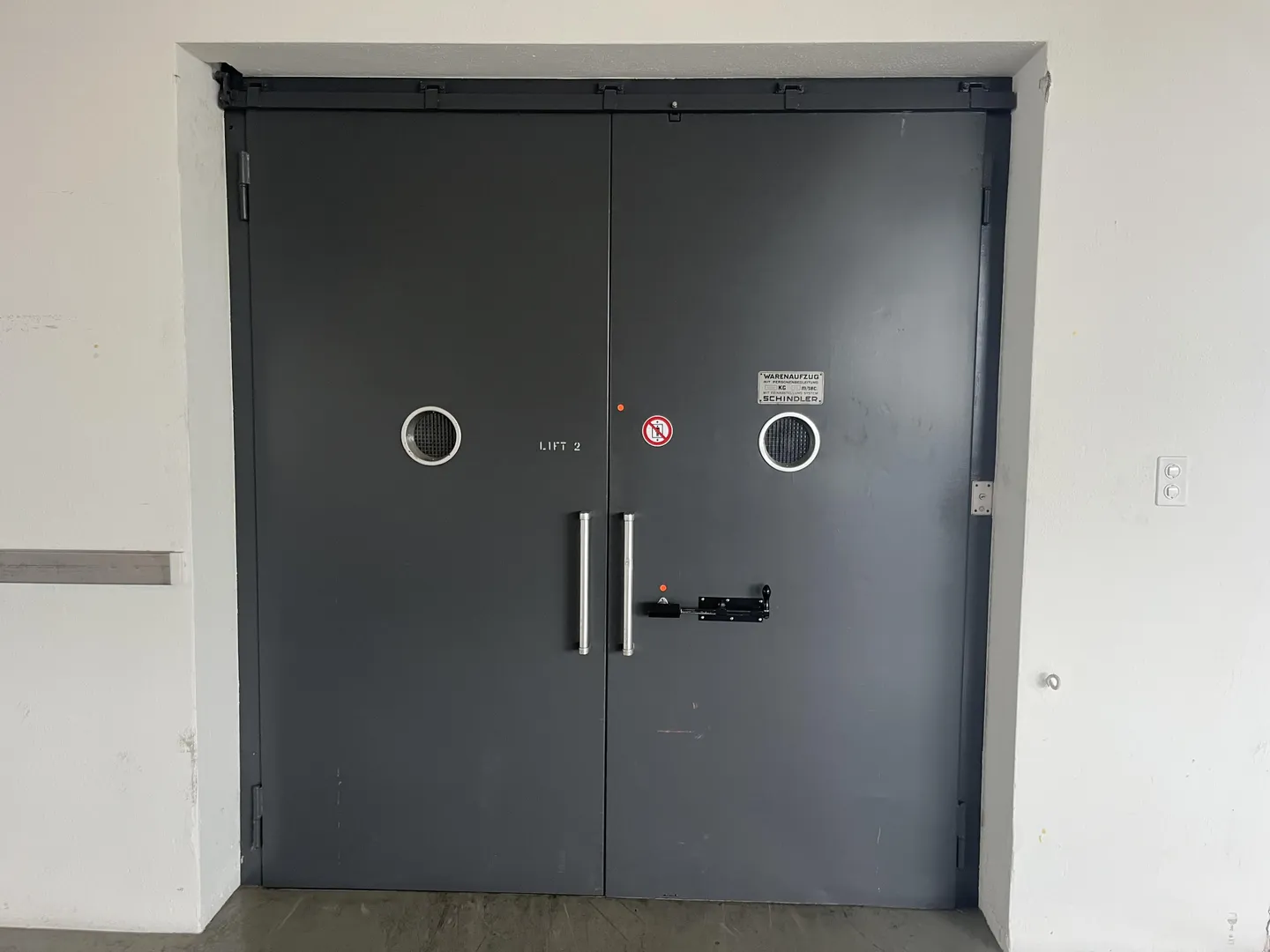 Top industrial space with two freight elevators ideal for logistics & production - Photo 7 of 11