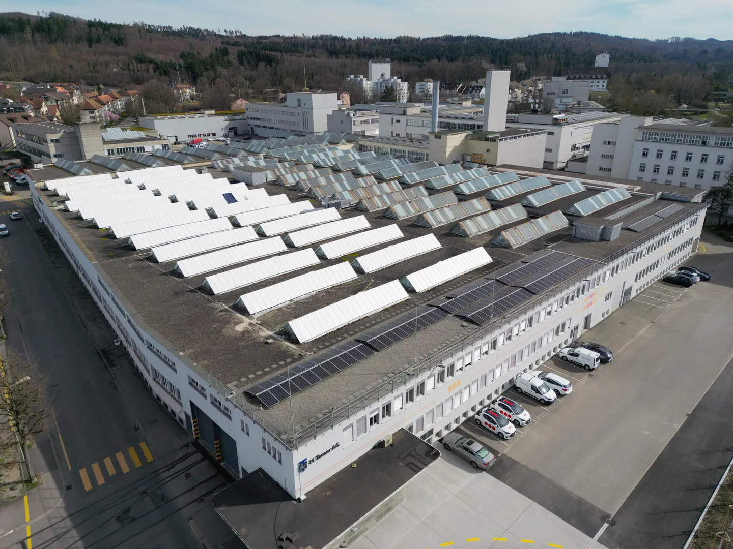 Bright industrial space with truck access ideal for production & logistics - Photo 1 of 12