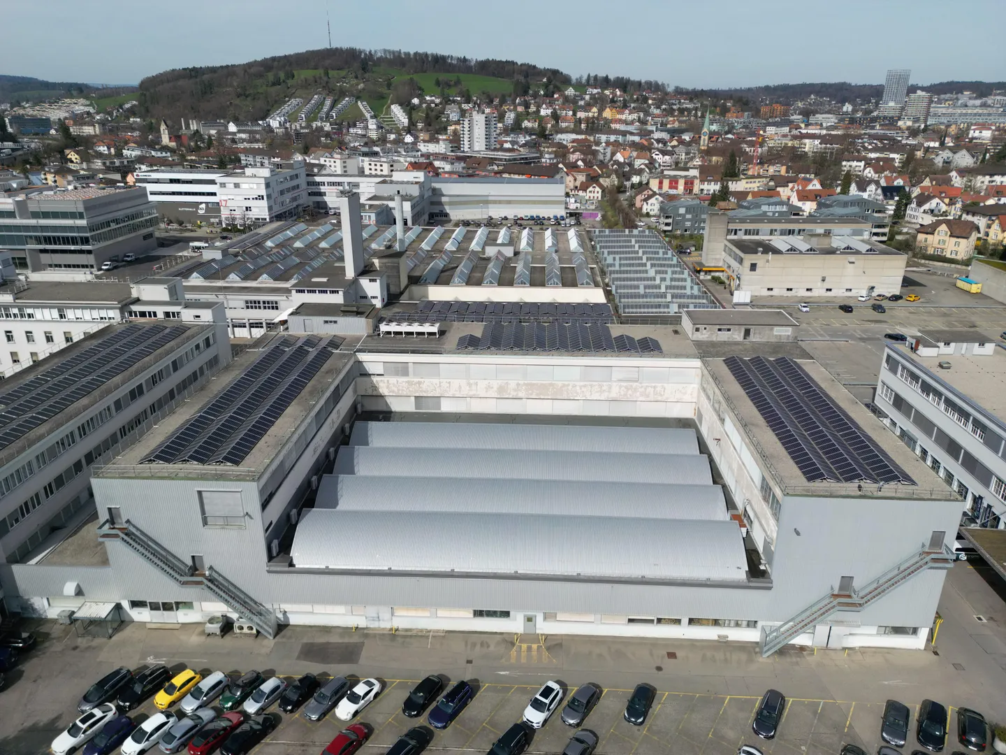 Geräumige Industriefläche mit Aufzug - Foto 1 von 10