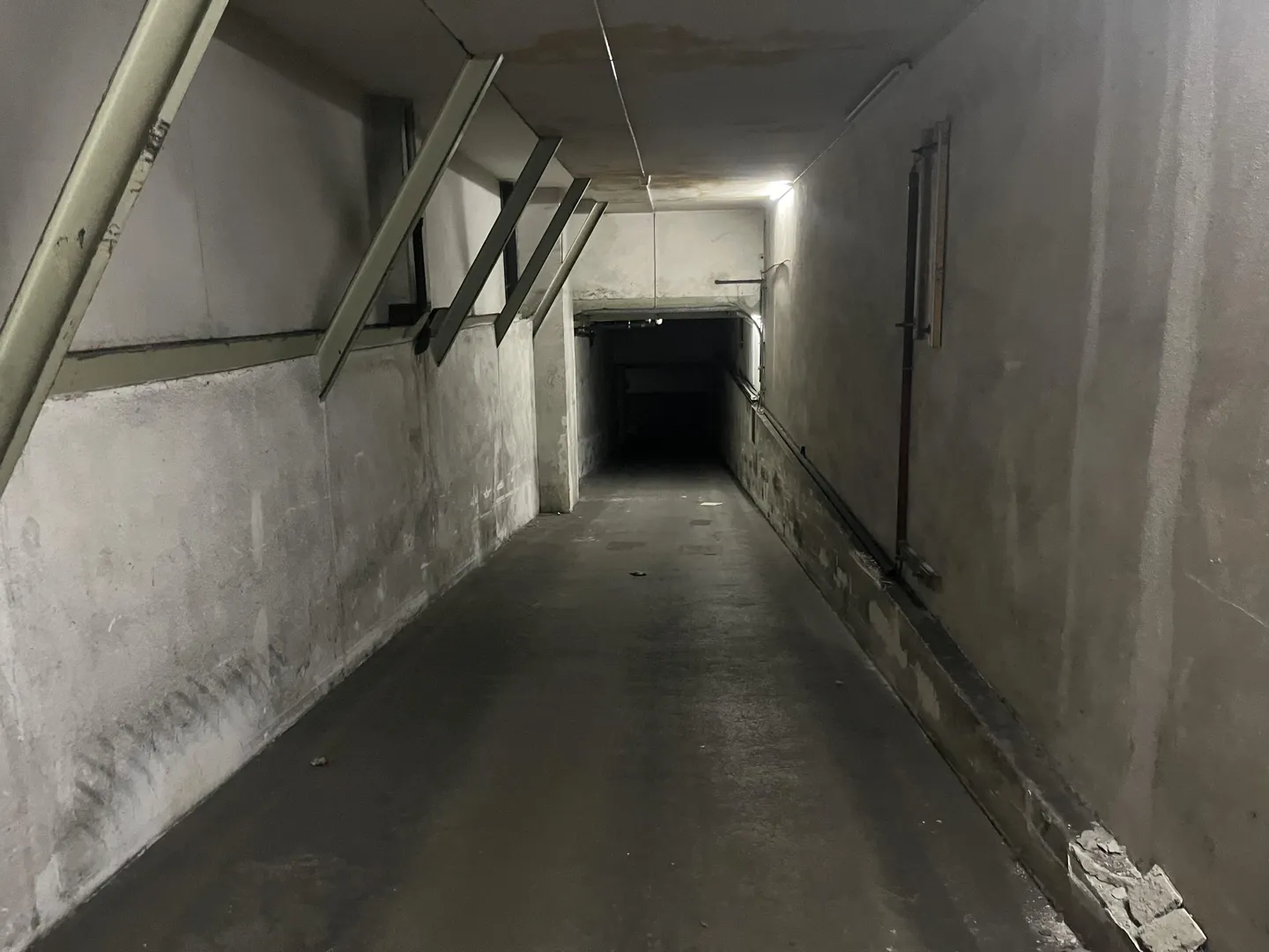 Geräumiges Lager mit Liften - Foto 6 von 11