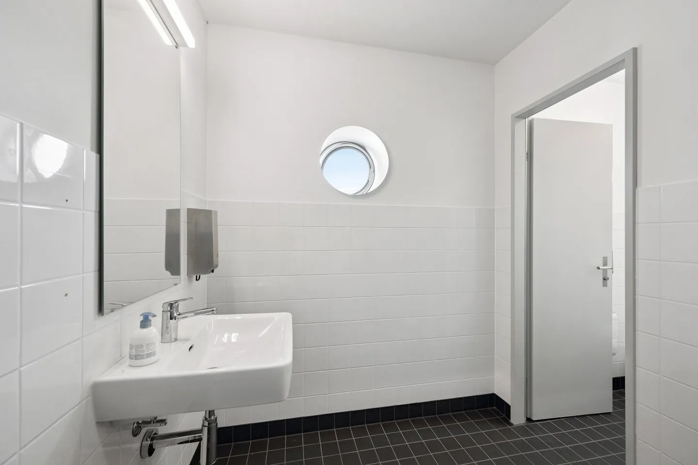 Light. Space. Flexibility. - Photo 4 of 12