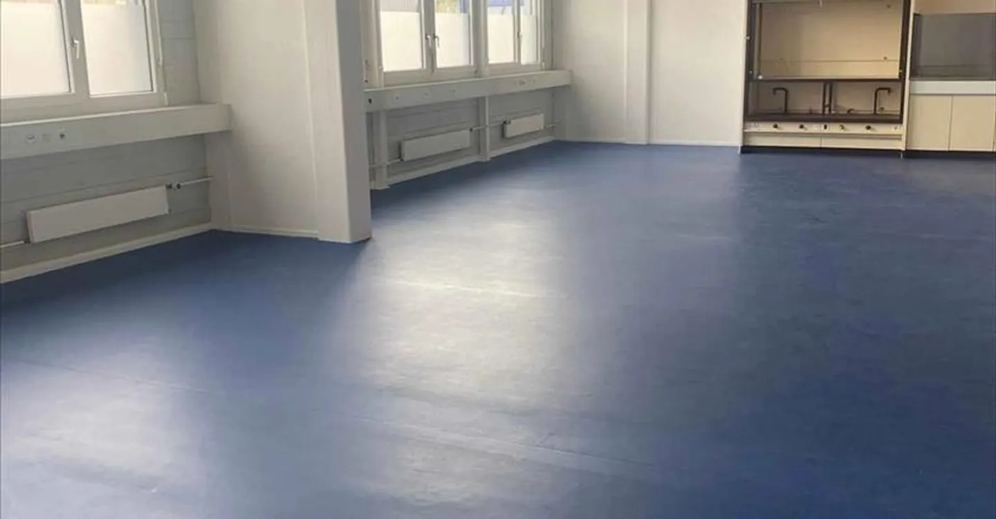 Atélier de 92 m2 au rez supérieur Zone FTI - Foto 2 von 5