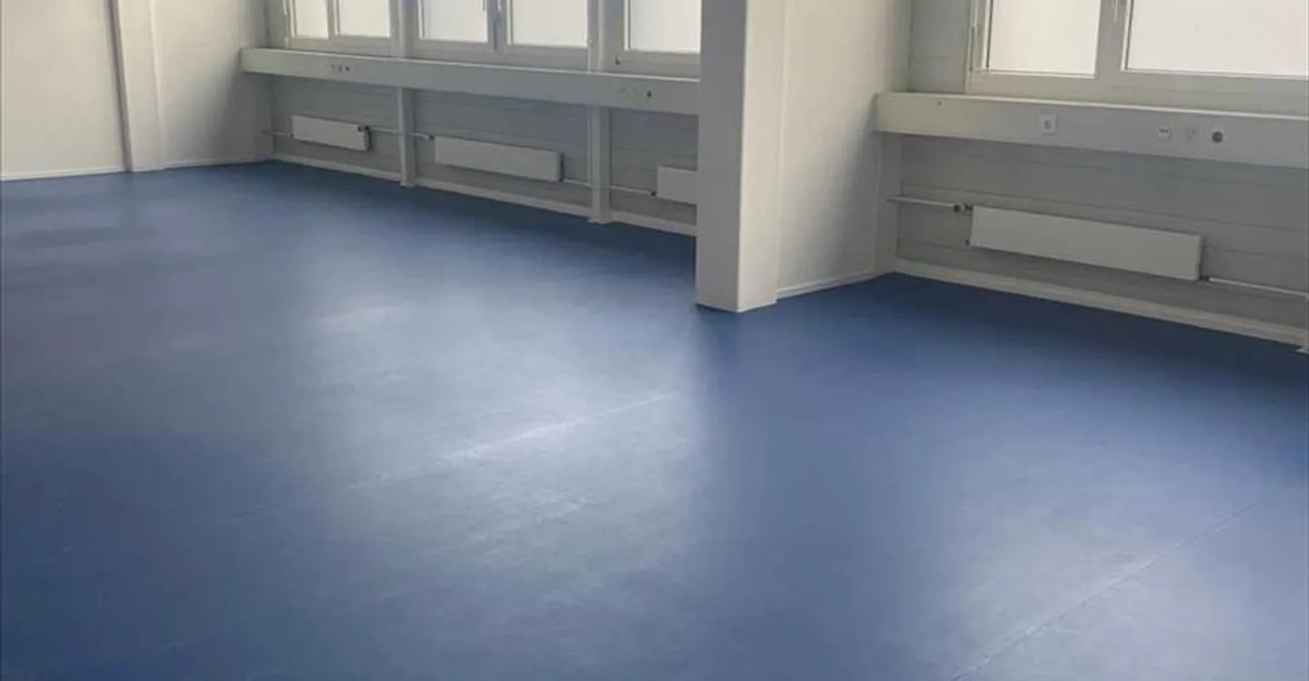 Atélier de 92 m2 au rez supérieur Zone FTI - Foto 3 von 5