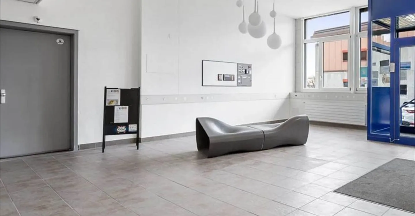 Atélier de 92 m2 au rez supérieur Zone FTI - Foto 4 von 5