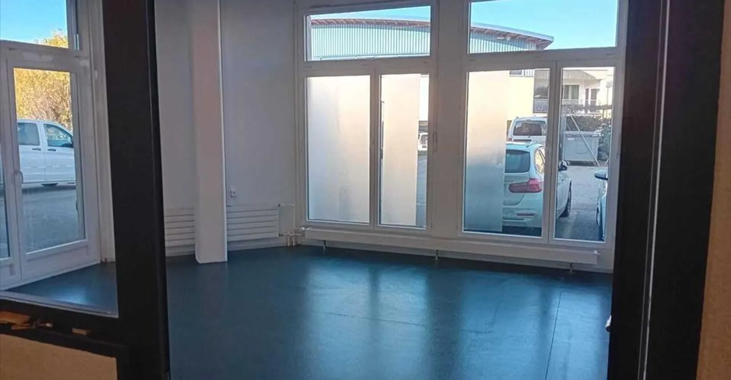 Showroom moderne et bureaux - Photo 5 sur 7