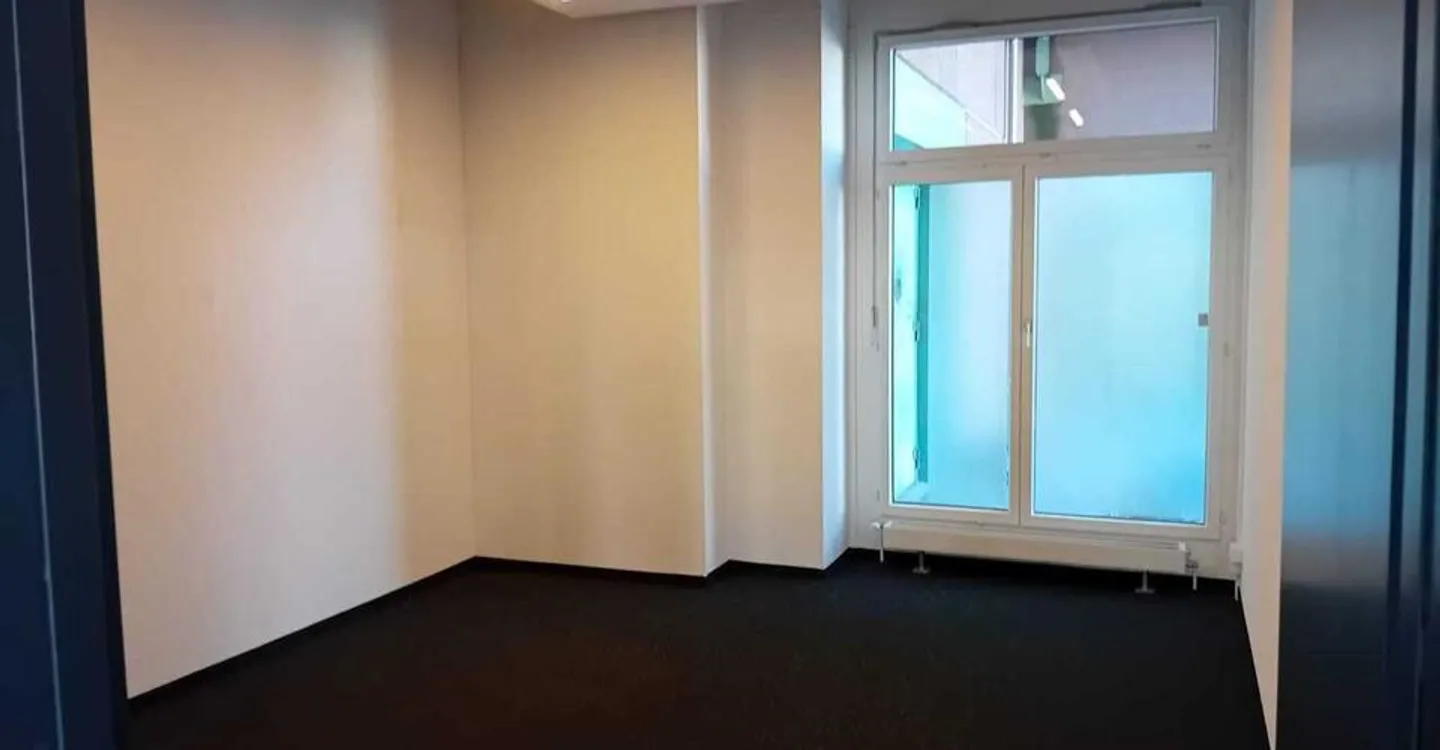 Showroom moderne et bureaux - Photo 4 sur 7