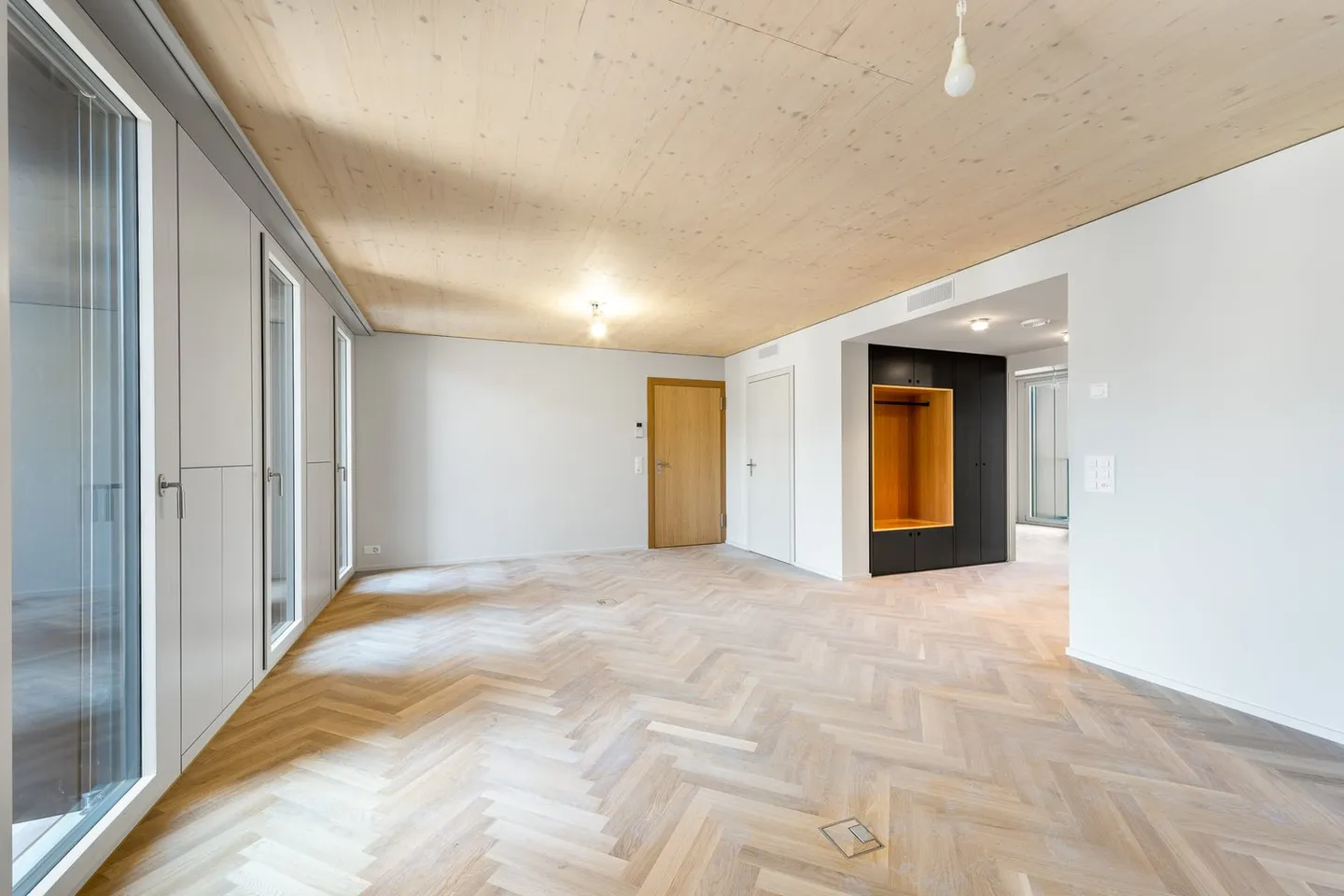 Old Town Flair & New Building Comfort: Your New Practice Rooms - Photo 4 of 8